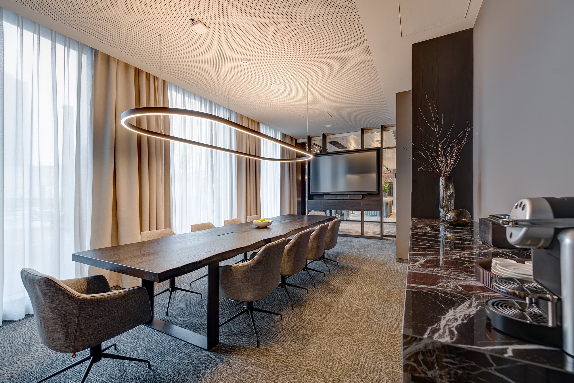 6_Boardroom_Mercure_CH8048-429