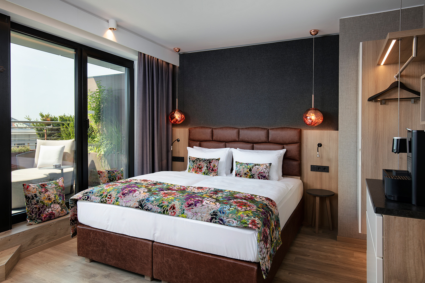 zpeex-holiday-inn-osnabruck-executive-with-balcony-rm431-wide02721__low