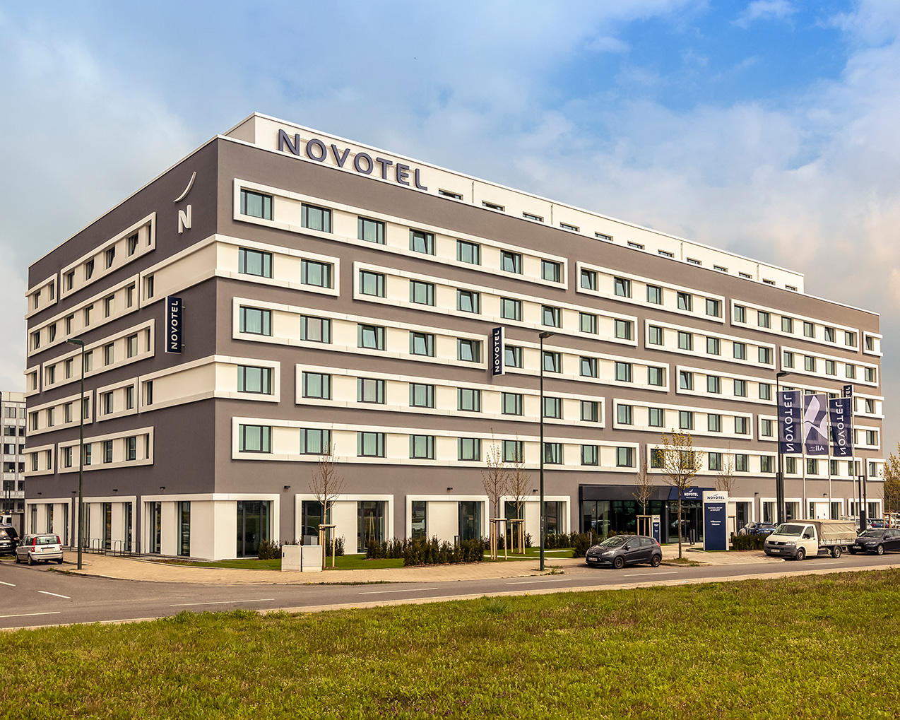 Novotel_Düsseldorf_Außenansicht_AQ0A2406